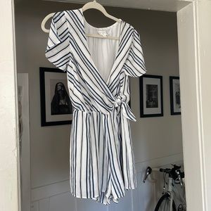 Everly blue and white romper size s